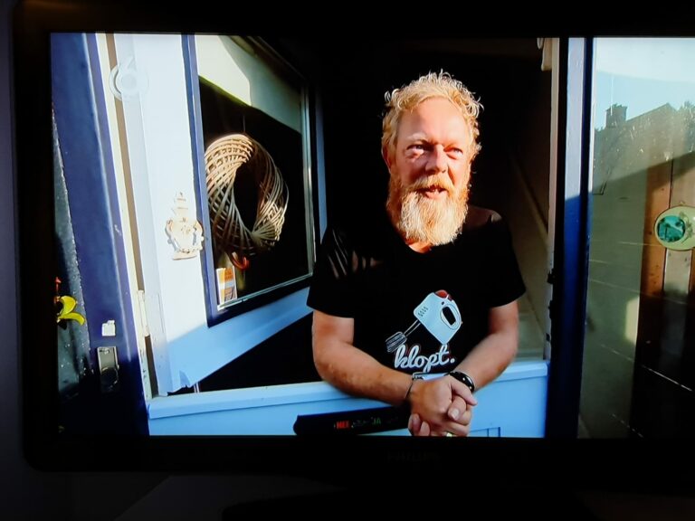 Evert Kwok - Klop t-shirt in Man Bijt Hond